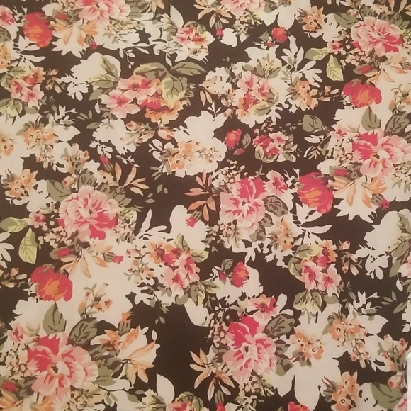 A flower shirt been worn three times no stains - Picture 3 of 4